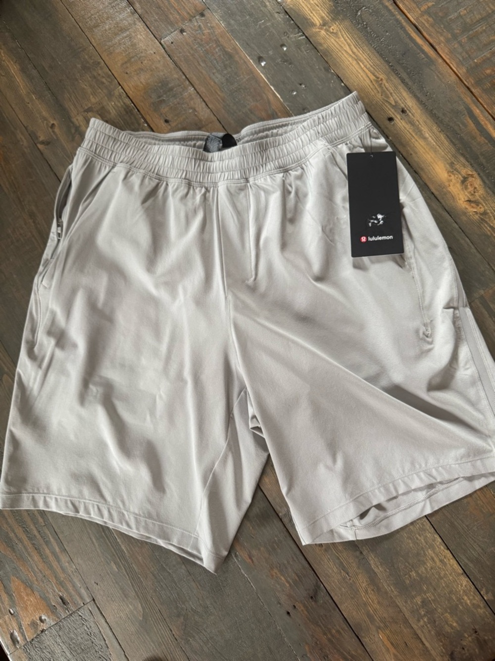 Lululemon Men’s Light Gray Athletic Shorts Large